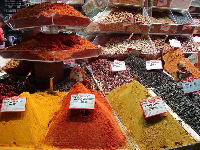 DSC01035.JPG - In the Egyptian Bazaar (Misir Carsisi), also known as the Spice Market. 13 July 2007