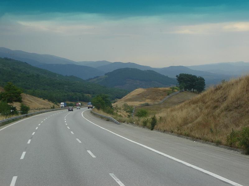 DSC01113.JPG - Brenda went with Nihal to her home town in the interior of Turkey for the weekend.  This is a road on the way. 14 July 2007
