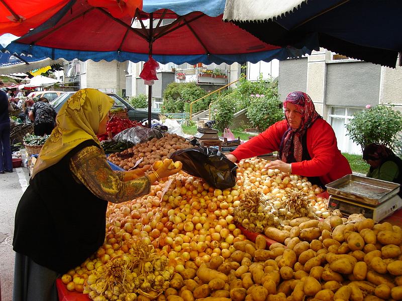 DSC01171.JPG - The market in Nihal's town. 14 July 2007
