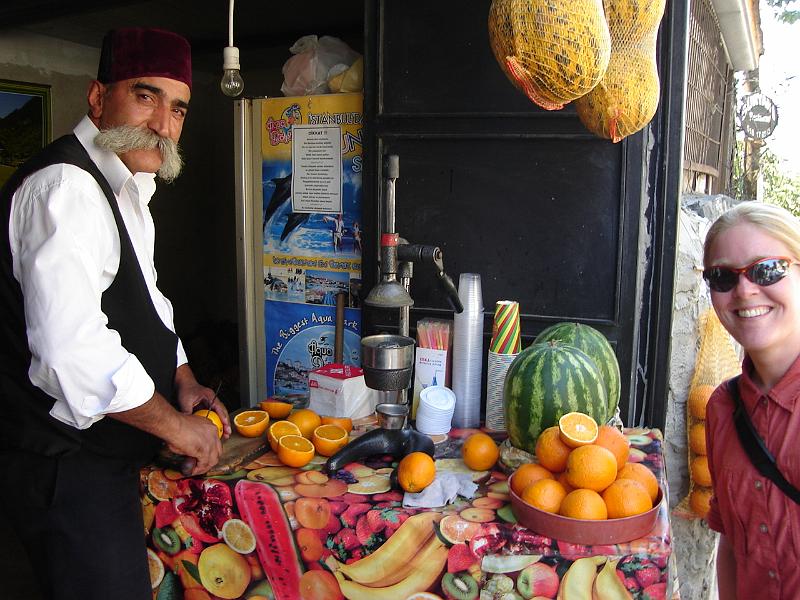 DSC01353.JPG - Gretchen with a fruit and juice vendor who sold us fresh squeezed orange juice every morning.  One Turkish lyra for a small (75 cents) and 1.5 Turkish lyra for a large. 17 July 2007