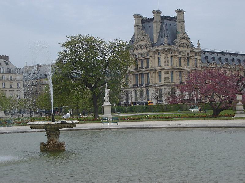 DSC02340.JPG - A fountain at the Louvre.  Paris 17 April 2008