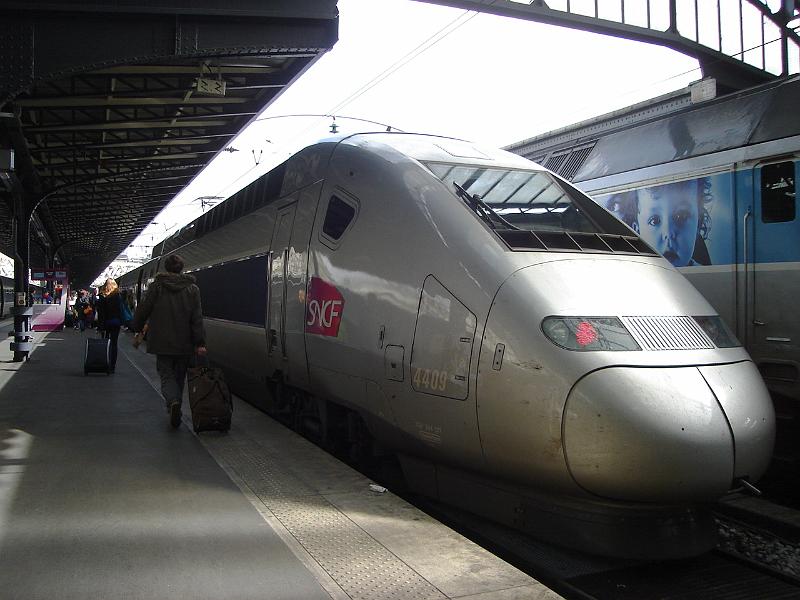 DSC02347.JPG - The engine of the TGV (train a grande vitesse, French for "high-speed train) we will take to Karlsruhe.  Paris 18 April 2008
