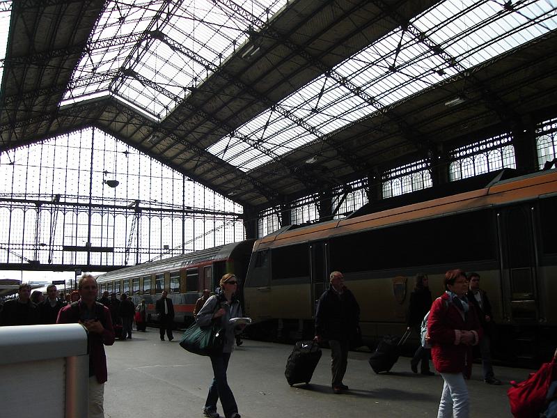 DSC02587.JPG - We arrived from the Dordogne at Gare d'Austerlitz Paris.  France 25 April 2008