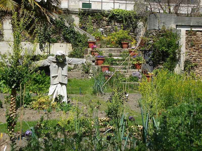 DSC02612.JPG - Interesting scarecrow in the Jardin de Plantes.  Paris France 26 April 2008