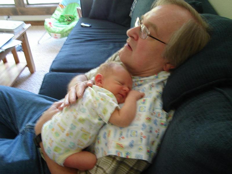 DSC01279.JPG - Sebastian and his grandpa. 18 July 2009