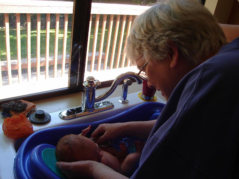 DSC01315.JPG - Grandma giving Sebastian a bath. 21 July 2009