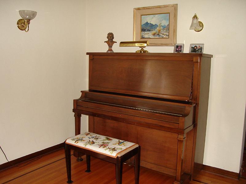 DSC01369.JPG - Ramona's piano on Edgeware Road.  Beethoven's bust is Andrew's, the painting is Judy's. 8 August 2009