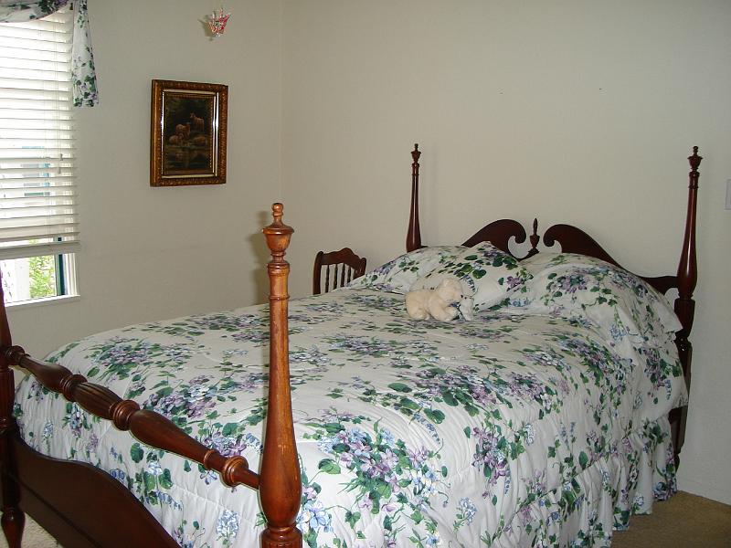 DSC01370.JPG - Ramona's bedroom/Judy's bedroom on Edgeware Road. 8 August 2009