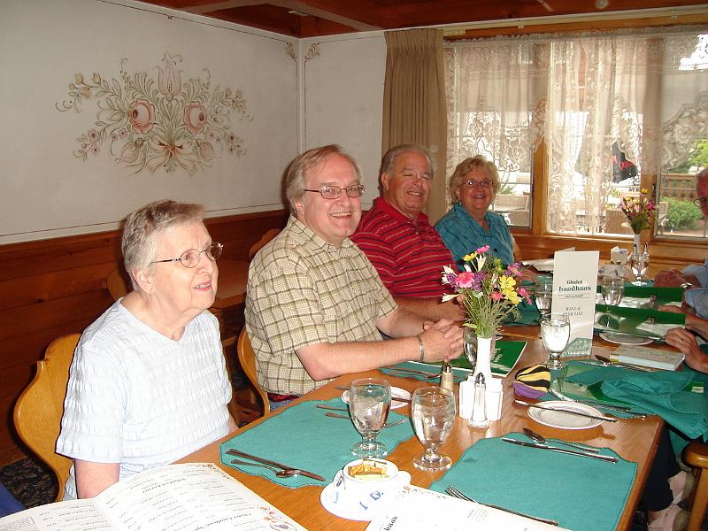 DSC01482.JPG - Dorothy, Bill, Lee, and Becky.  21 August 2009