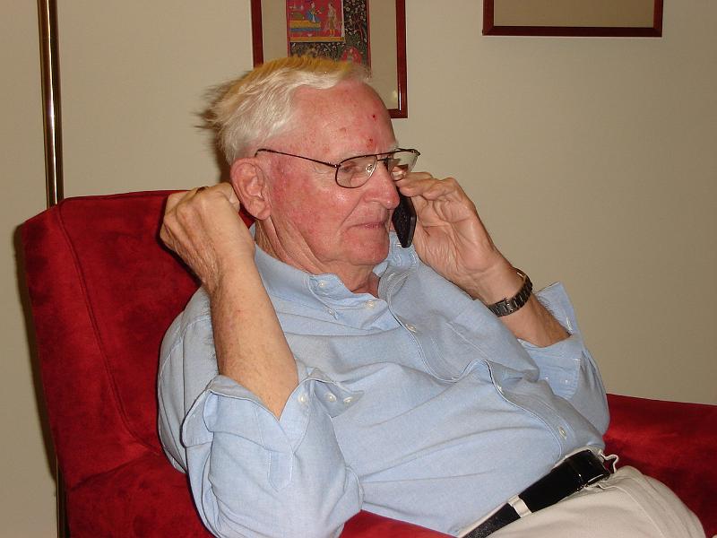 DSC01487.JPG - Uncle Bill on the phone with Richard.  Richard, his nephew, that is.  21 August 2009