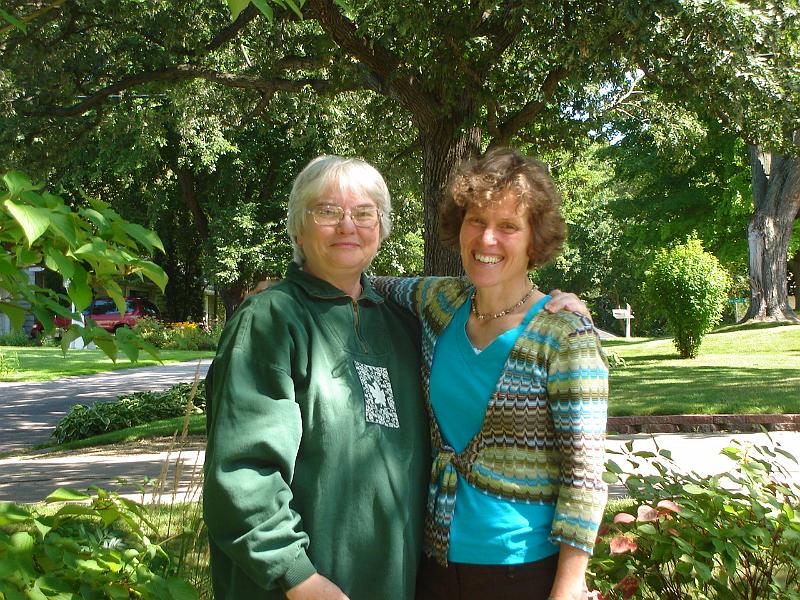 DSC01506.JPG - Judy and Dorothea. 30 August 2009