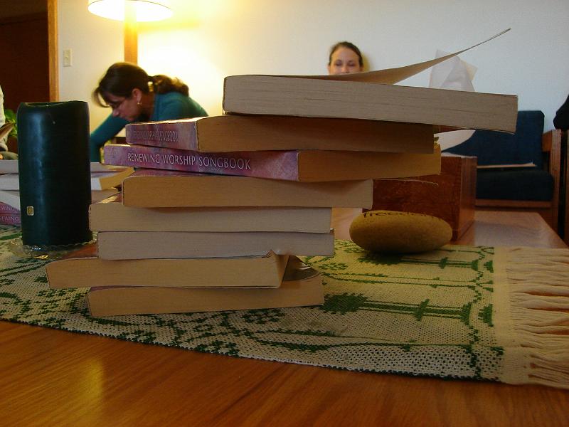 DSC01601.JPG - Cindy and Deb with worship books. 3 October 2009