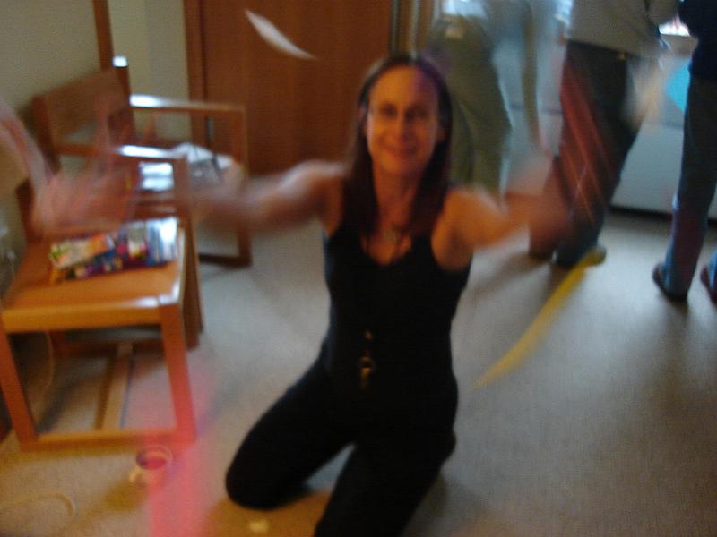 DSC01630.JPG - Time for creativity. Linda. 3 October 2009