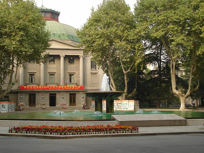 DSC01917.JPG - The fountain. 22 October 2009