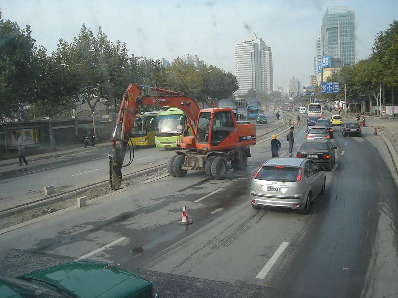 DSC02028.JPG - Road repair in Nanjing. 24 October 2009
