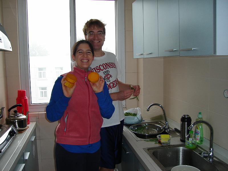 DSC02050.JPG - Brenda and Andrew up early to make breakfast. 25 October 2009