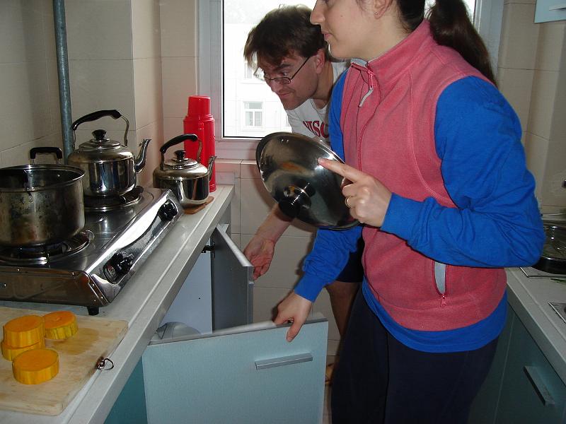 DSC02053.JPG - Brenda getting pumpkin ready to make bread. 25 October 2009