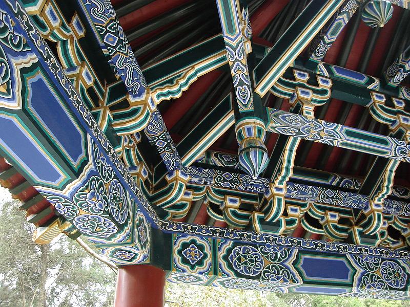 DSC02222.JPG - The detail in the painting of the pavilion is simply amazing. 28 October 2009