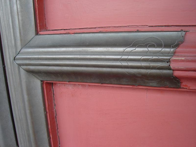 DSC02327.JPG - Interesting and decorative way to hold a door together. 30 October 2009