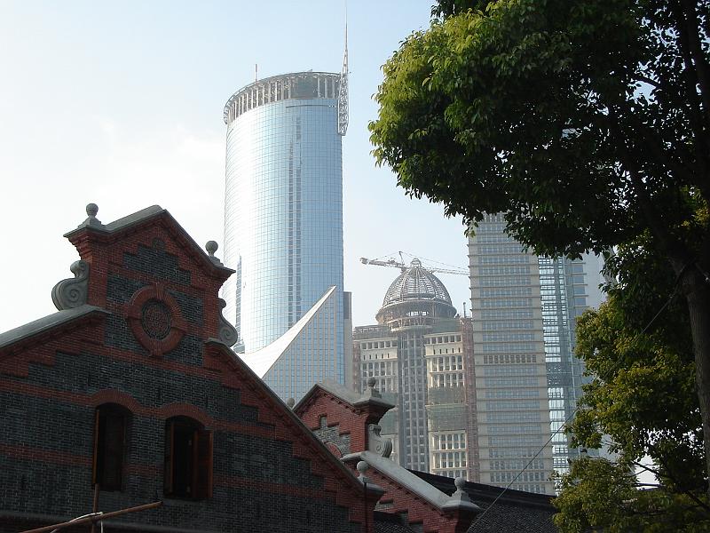DSC02418.JPG - The very old and the very new in Shanghai. 31 October 2009