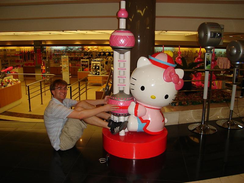 DSC02453.JPG - Andrew finds another Hello Kitty, making us all wish Gretchen, Matt, and Sebastian were with us! 31 October 2009