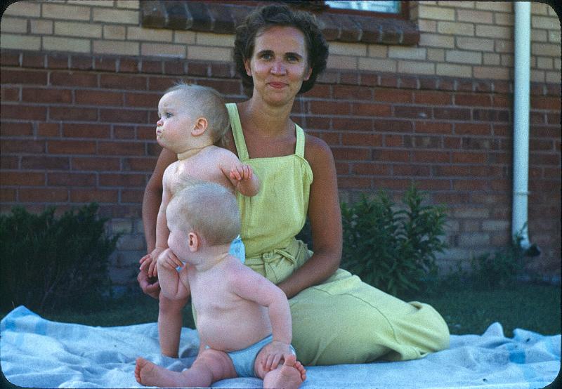 0160-cheerio-betty.jpg - Richard sitting, Judy standing with Betty.  Quebec Street, Denver