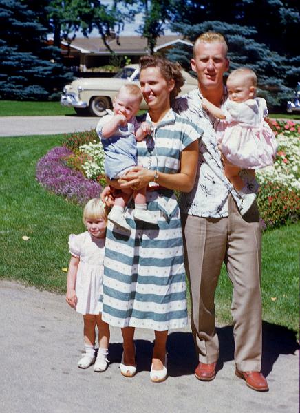 0280-twins-harvey-2.jpg - Marcia, Betty holding Richard, Harvery holding Judy.  Denver
