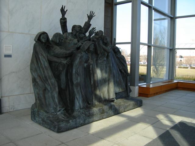 DSC00167.JPG - A large sculpture at the art museum at UIUC.  Ramona has the literature, so we are not sure of the name.  But we could look it up on the internet. 25 February 2006