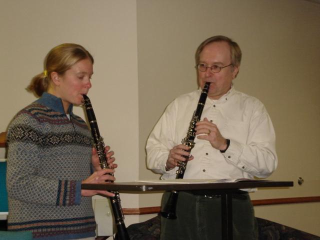 DSC00238.JPG - Gretchen and Bill tuning their clarinets. 23 March 2006