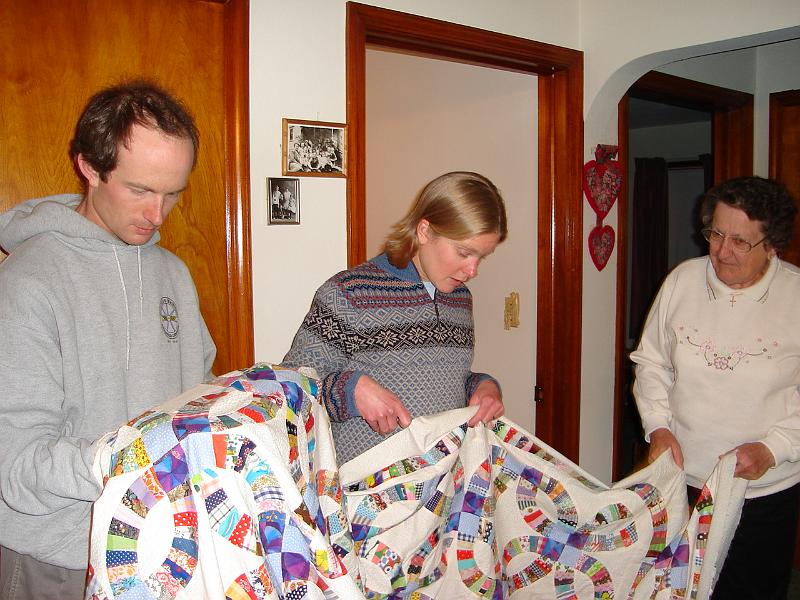 DSC00264.JPG - Matt, Gretchen and Helen looking at one of her quilts. 25 March 2006
