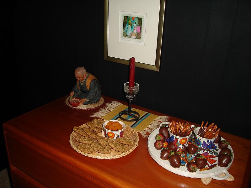 DSC00400.JPG - Oatmeal cookies, dried apricots, chocolate dipped strawberries and chocolate dipped pretzels for FORAM party. 24 September 2006