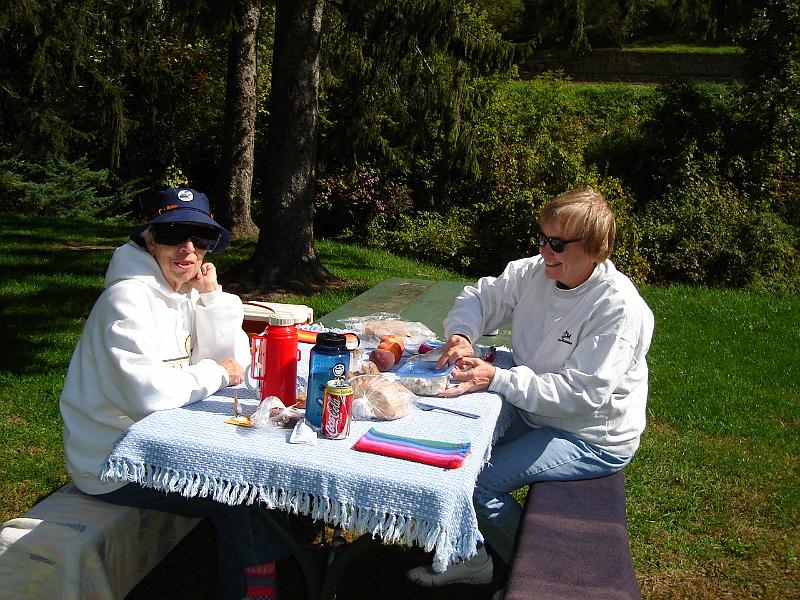 DSC00444.JPG - Ramona and Vada on a picnic at the park in Lodi Wisconsin. 26 September 2006