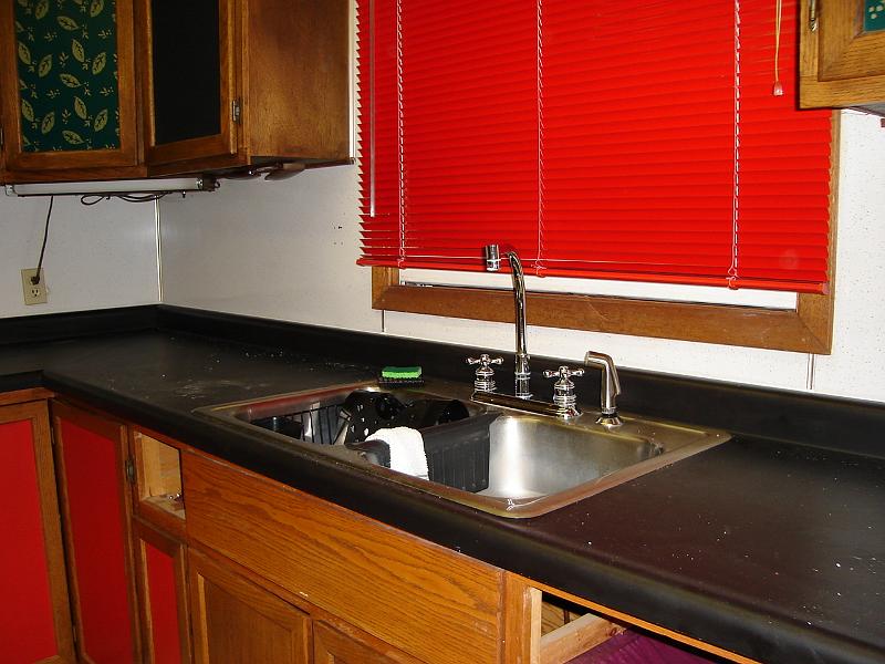 DSC00471.JPG - Counter top installed. 2 October 2006