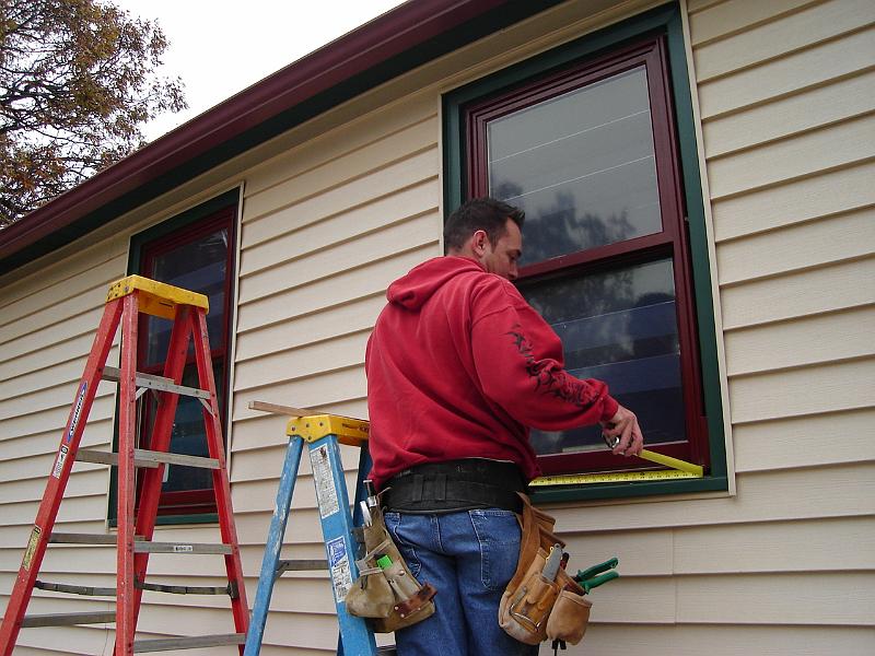 DSC00501.JPG - Measuring for caulk. 18 October 2006