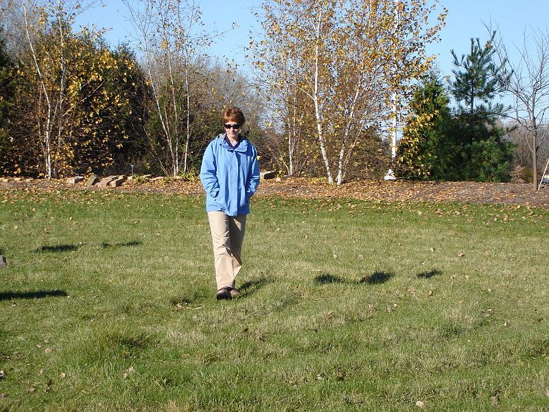 DSC00543.JPG - Cindy on the labyrinth. 29 October 2006