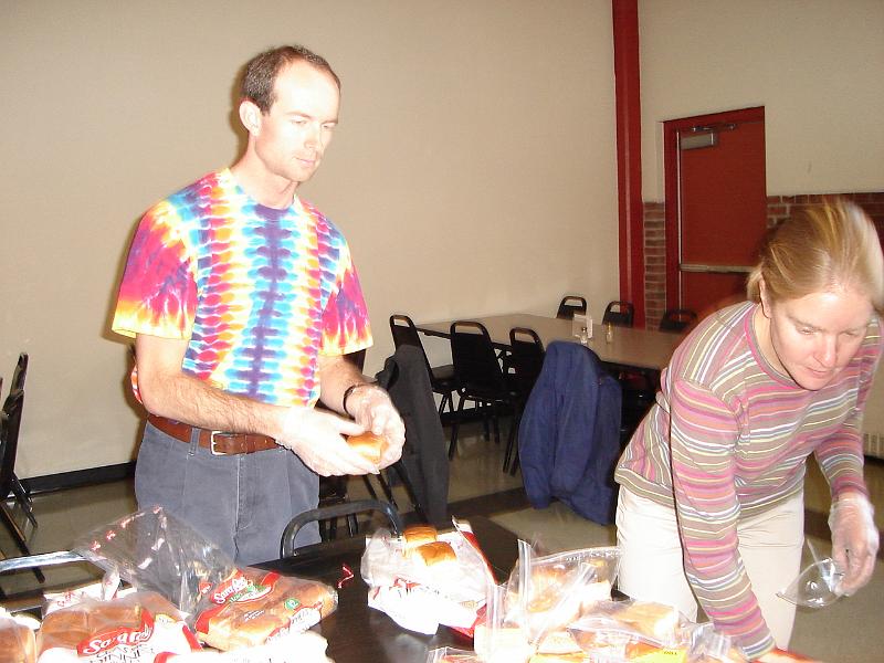 DSC00668.JPG - Matt and Gretchen at Porchlight helping pack up the Thanksgiving dinner rolls for the delivery to the homebound. 23 November 2006