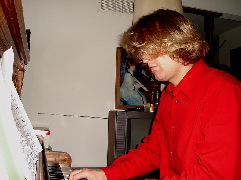 DSC00686_00.JPG - Andrew playing the piano at the Foster's in Mequon. 24 November 2006