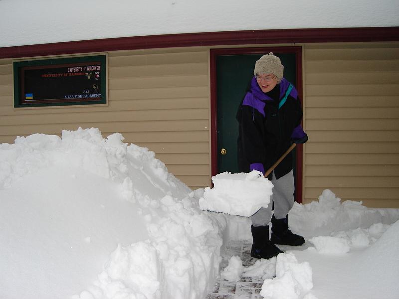 DSC00794.JPG - Judy shovelling first significant snowfall of the season - finally! 25 February 2007