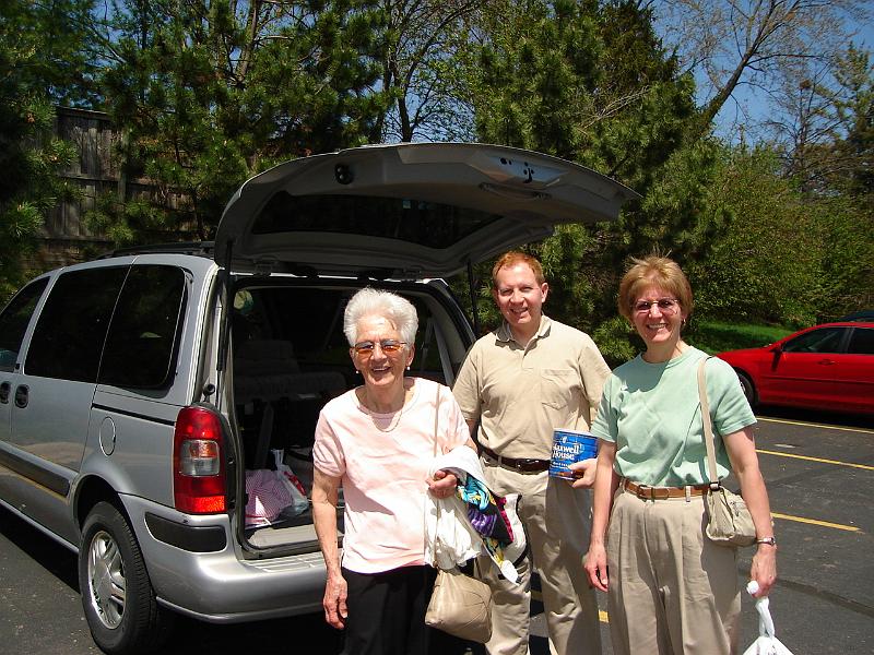 DSC00892.JPG - Millie, Ed, and LaVerne arrive at the Imperial Garden East. 29 April 2007