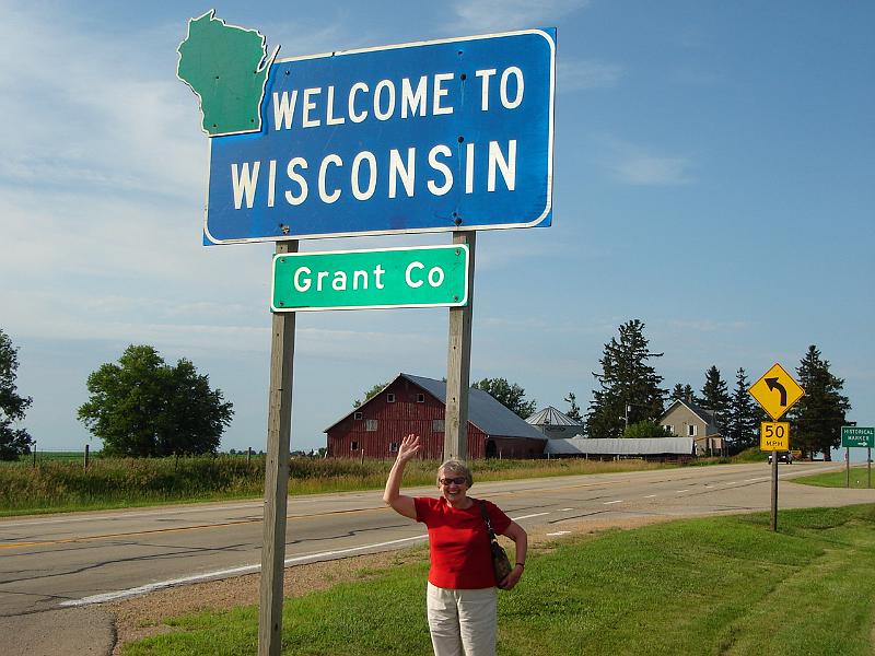 DSC00962.JPG - Vada entering Wisconsin - we did not even know we had left it.  It is a long story. 27 June 2007