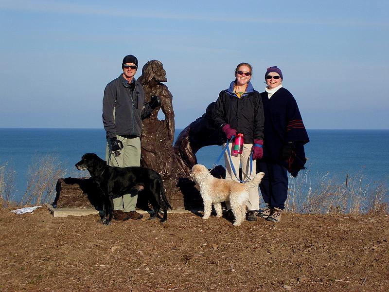 DSC02121.JPG - Lamar, Matt, Dusty, Gretchen, and Judy on the Concordia Campus, Thiensville Wisconsin overlooking Lake Michigan. 23 November 2007