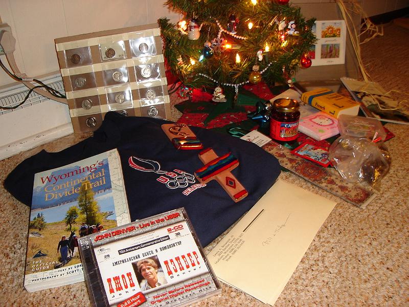 DSC02184.JPG - Klein Tannenbaum und viele geschenke. 24 December 2007
