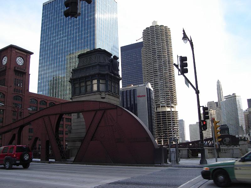 DSC02212.JPG - Crossing the Chicago River on LaSalle St. heading north. 21 February 2008