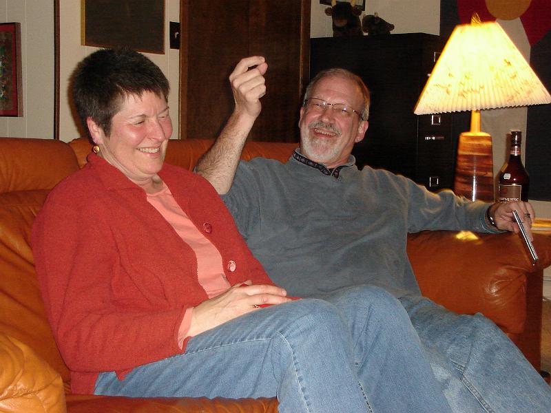 DSC02292.JPG - Evey and Jim entertaining us with stories of Paris. 5 April 2008