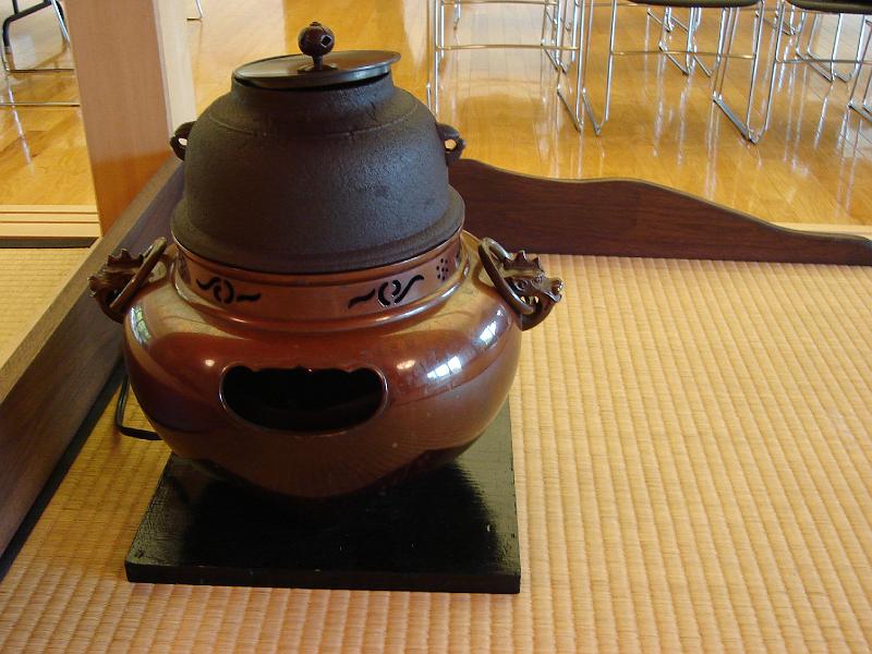DSC00183.JPG - The stove for heating the water at the Tea Ceremony at the Japan House UIUC 14 August 2008