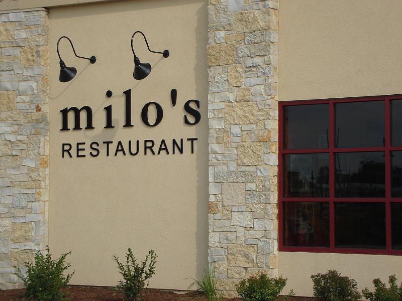 DSC00192.JPG - milo's - site of a double anniversary dinner (Andrew and Brenda's #7 and Bill and Judy's #37)  Urbana 14 August 2008