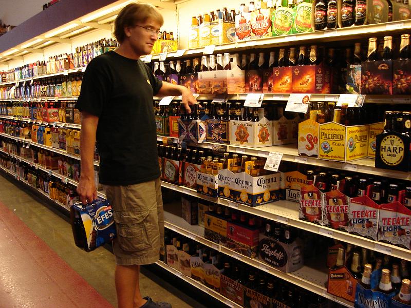 DSC00219.JPG - Andrew making healthy choices at Friar Tuck's Urbana 15 August 2008