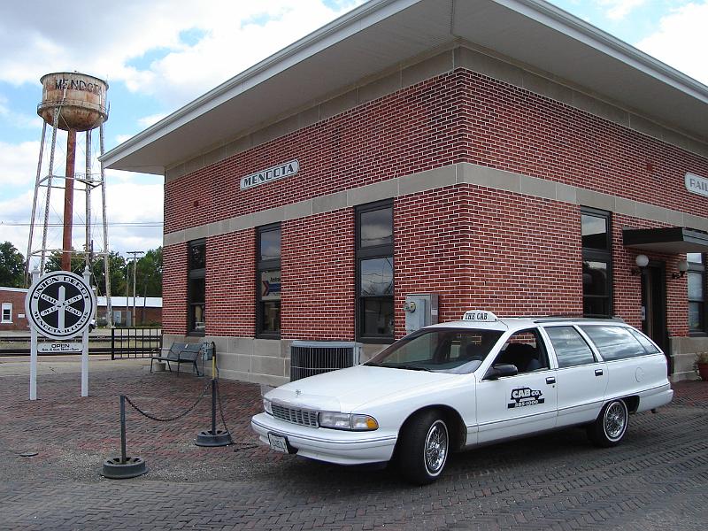 DSC00332.JPG - The train station in Mendota Illinois.  Site of Ramona's arrival.  Just look at that cab! 3 October 2008