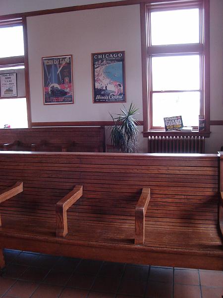 DSC00334.JPG - Inside the train station, Mendota Illinois 3 October 2008