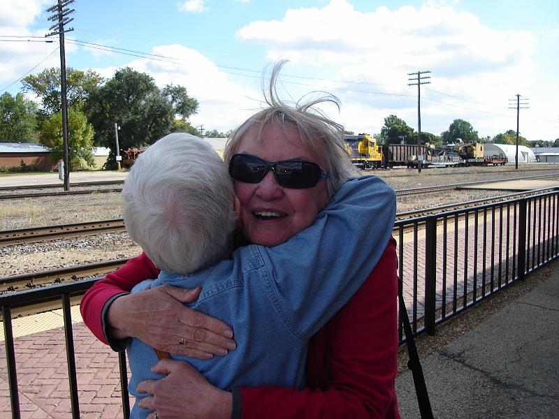 DSC00340.JPG - Ramona and Vada at the Mendota Illinois train station. 3 October 2008